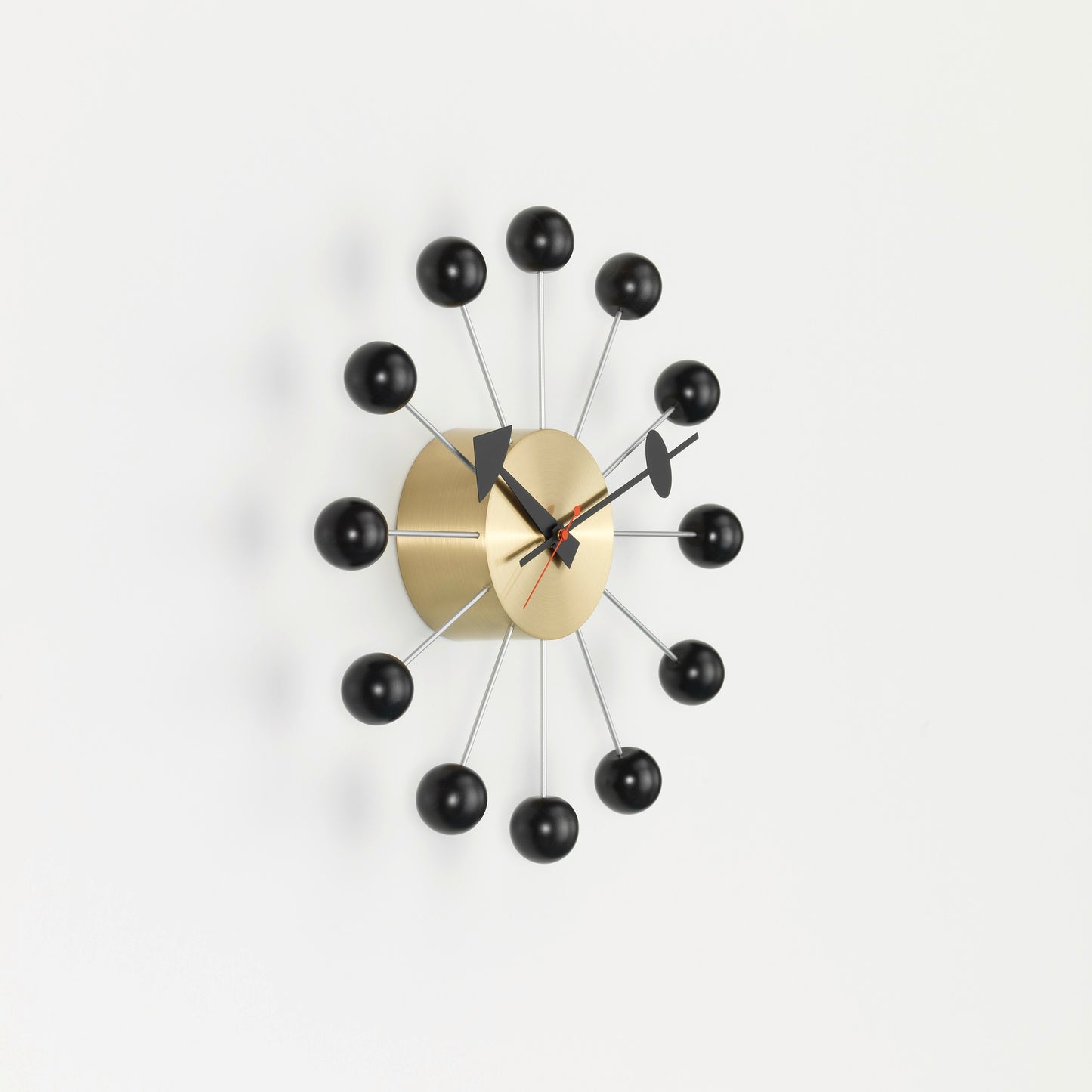 Vitra Ball Clock Uhr schwarz Messing mit Sekundenzeiger