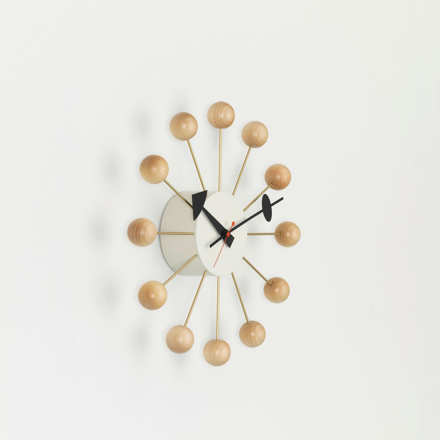 Vitra Ball Clock Uhr natur Buchenholz mit Sekundenzeiger