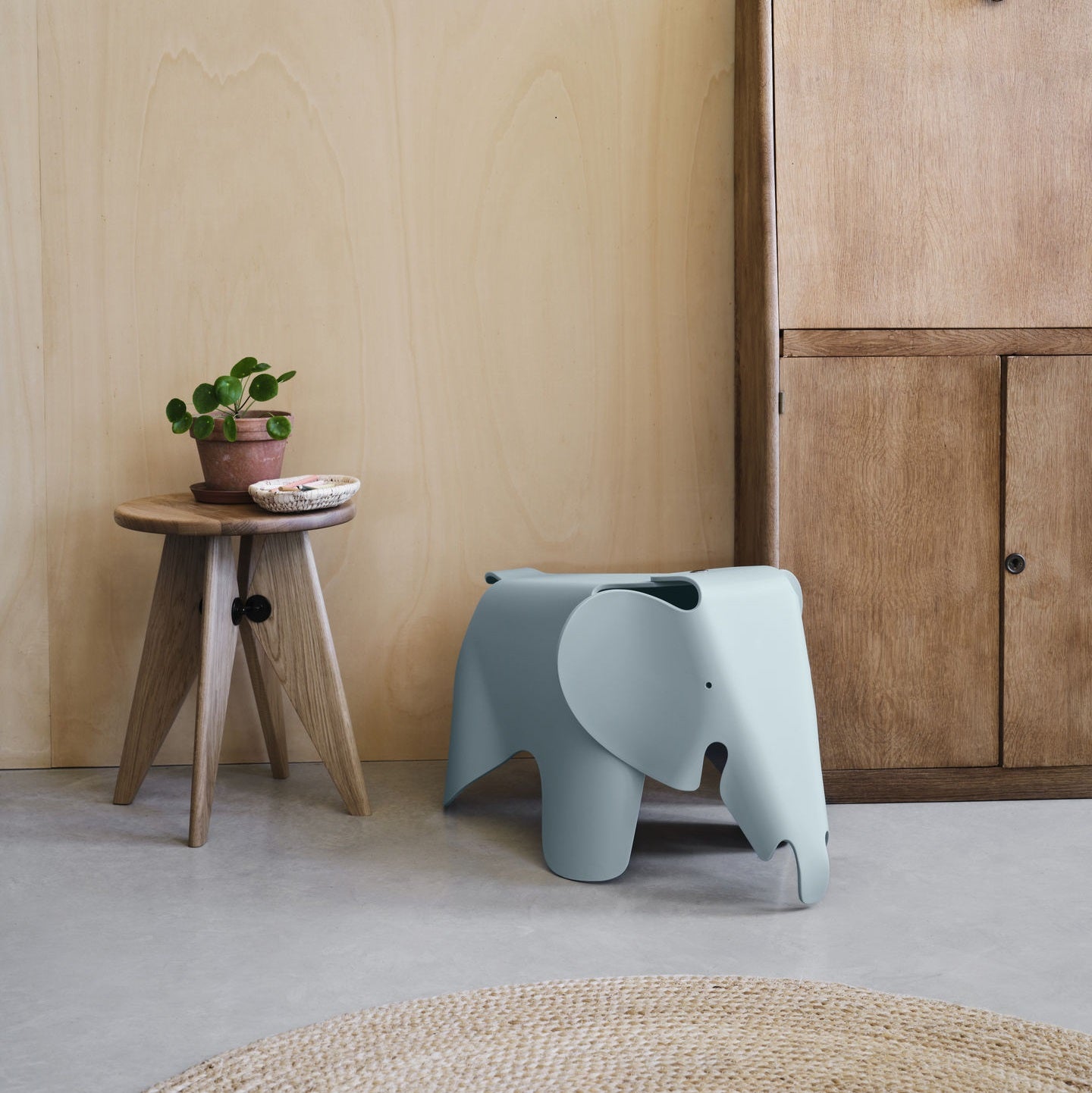 Vitra Eames Elephant Kinderhocker Sitzobjekt eisgrau mint